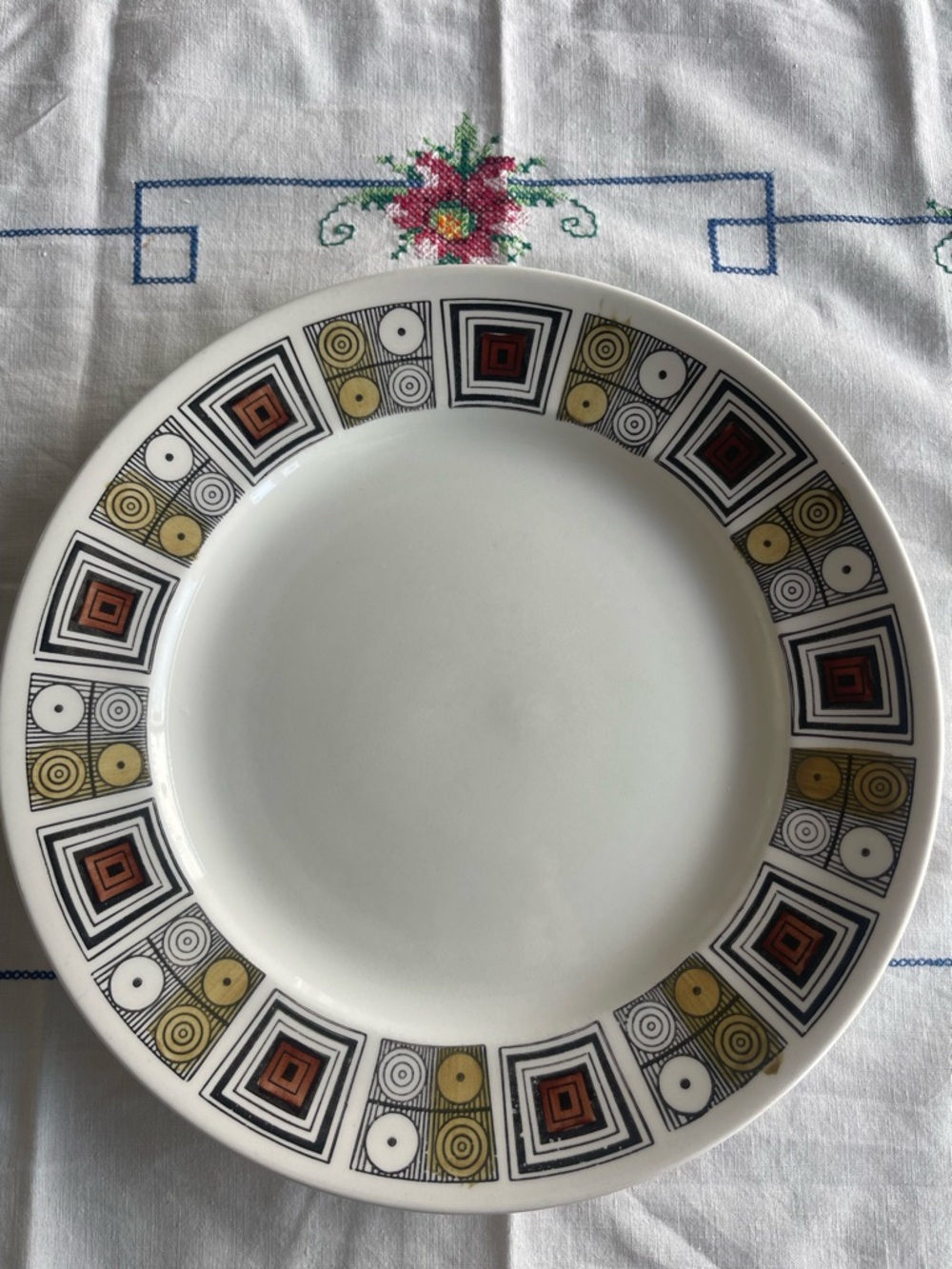 Vintage Kathie Winkle Rushstone 10” Dinner Plate as seen on Schitt’s Creek